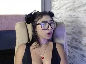 mia hoot01
